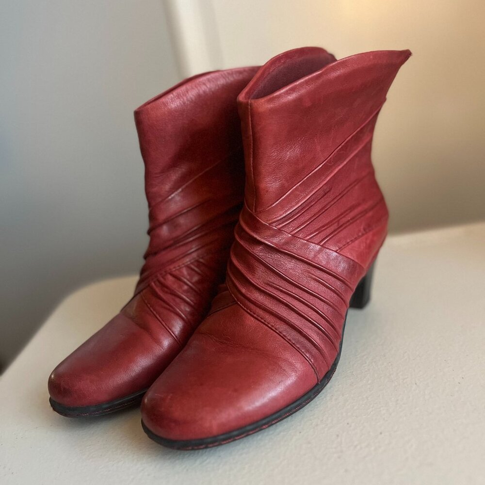Cobb Hill Red Burgundy Leather Ruched Ankle Boots Size 6M